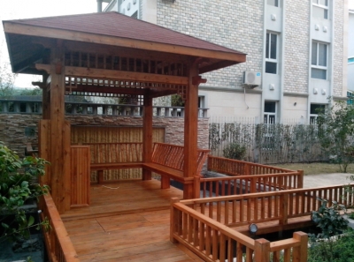 陽光(guāng)房(fáng)如(rú)何選防腐木(mù)